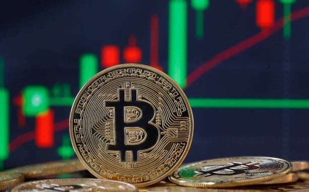 Crypto Analyst Calls Massive Bitcoin Crash To $50,000 Bitcoin