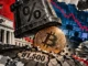 A massive interest-rate press threatens Bitcoin above the 81,500 support level, with Federal Reserve architecture and falling market prices.